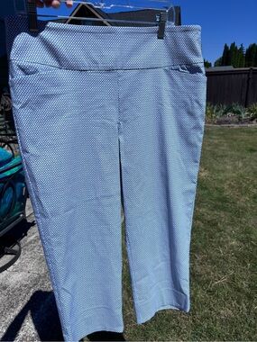 S.C. & CO. Women’s Pull-On Capri’s.  Size 16